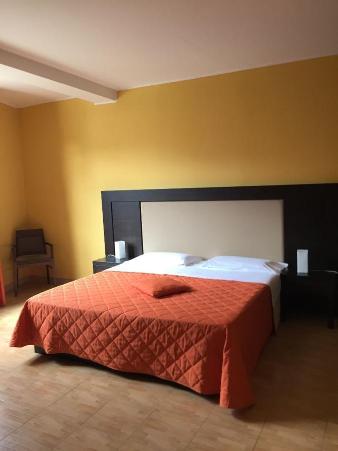 64Rooms Enna Buitenkant foto